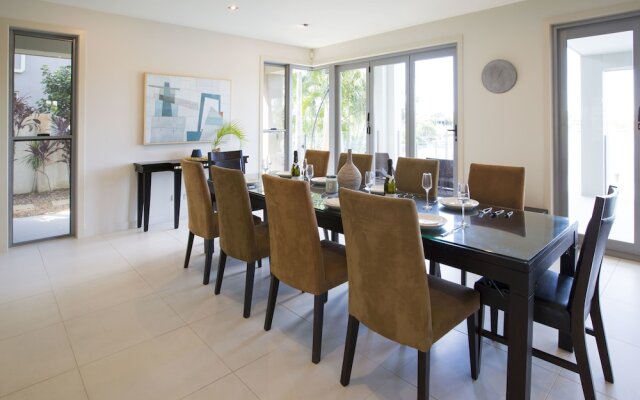 Gold Coast Luxury Waterfront House