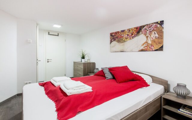 Erzsebet 52 Apartment