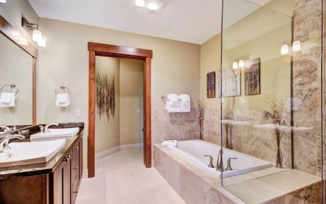 One Ski Hill Place S8322