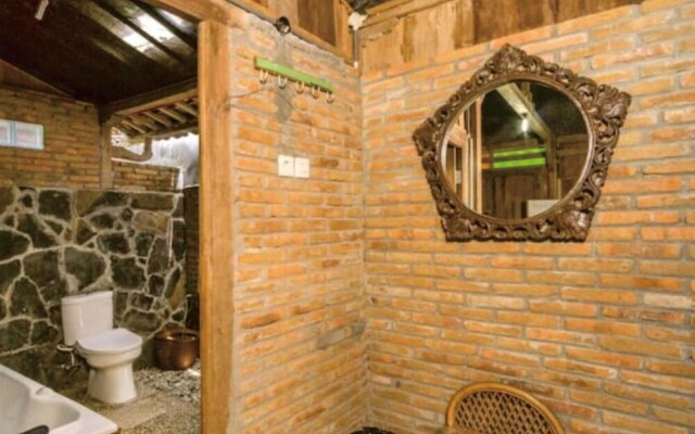 Omah Lila by The Grand Java