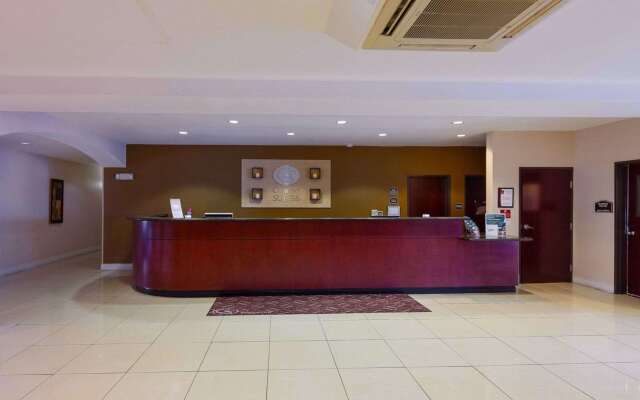 Comfort Suites University