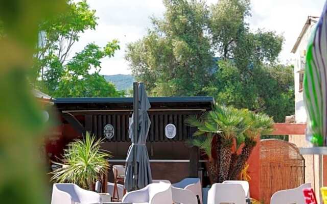 Hôtel Le Banana's -  Auberge du Corsigliese