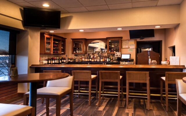 Holiday Inn Hotel & Suites Warren by IHG