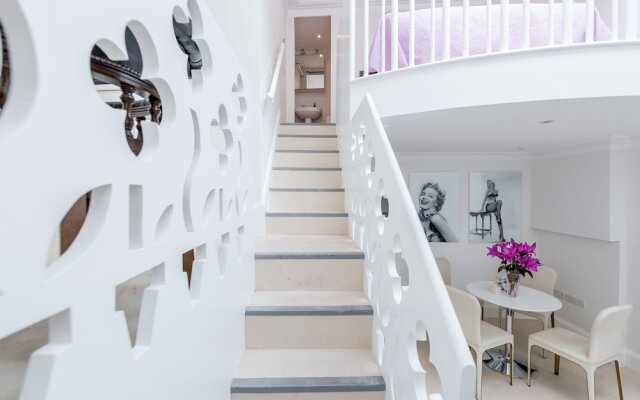 Distinctive apartment for 3 with mezz