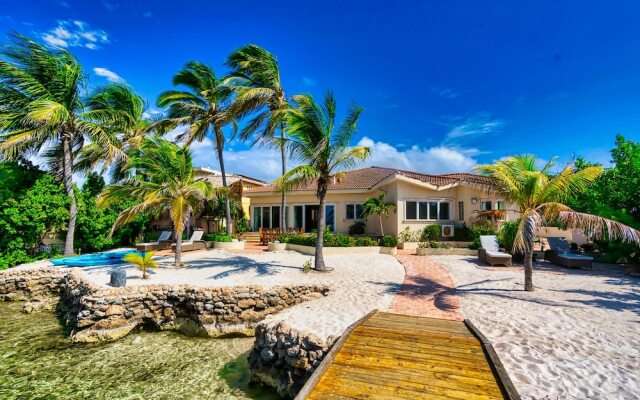 Private Beach Ocean Front Boat Dock Tiki Bar