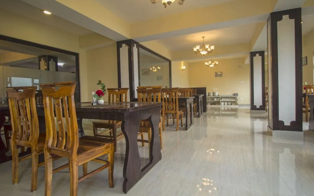 OYO 16637 Tiara Regency