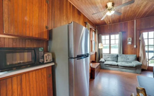 Sandy Beach & Sunset Views: Lakefront Escape!