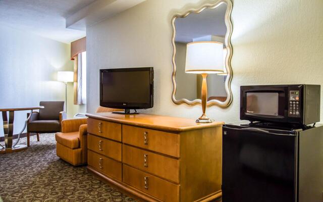 Quality Inn & Suites Near the Theme Parks