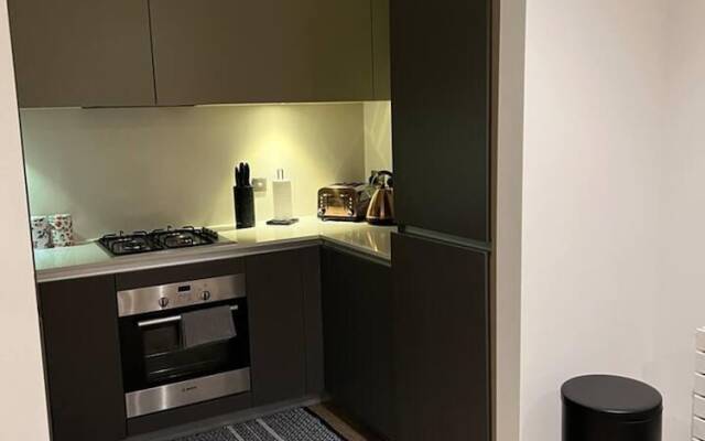 Modern 1 Bed Flat Near Station and City