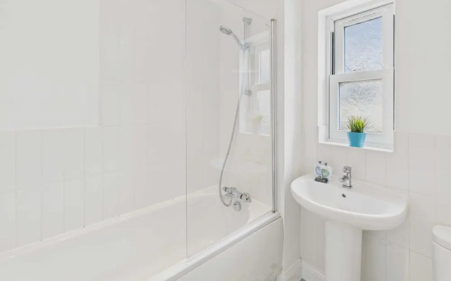 Host Stay Clearwell Gardens