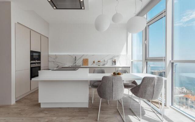 Sea and Sky Apartment