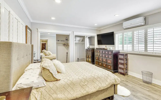Game Room, Pool! Family Home 25 Mi to Disneyland