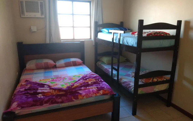 Casa com 2 quartos em condomínio