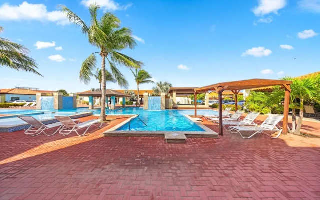 Cozy Bliss Condo w Pool Steps From Eagle Beach