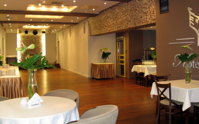 Ikar Hotel