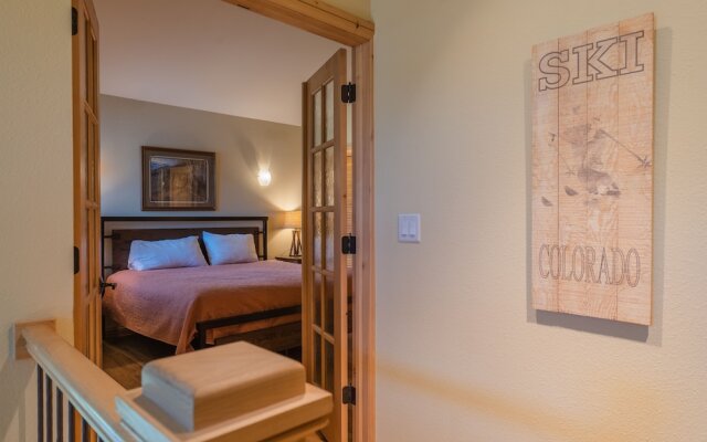 Private Home With A Beautiful Mountain Vista - Woods24 by RedAwning