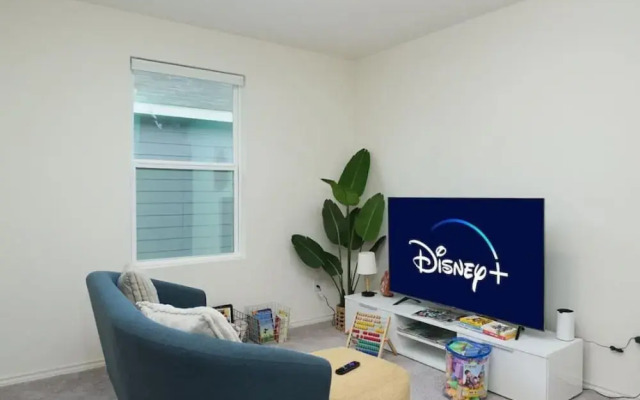 Rare Find Sleeps 13 Family Fun