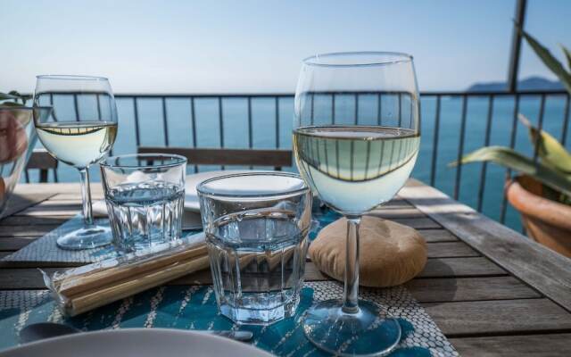 La Lampara Sea View Terrace Apartment With AC