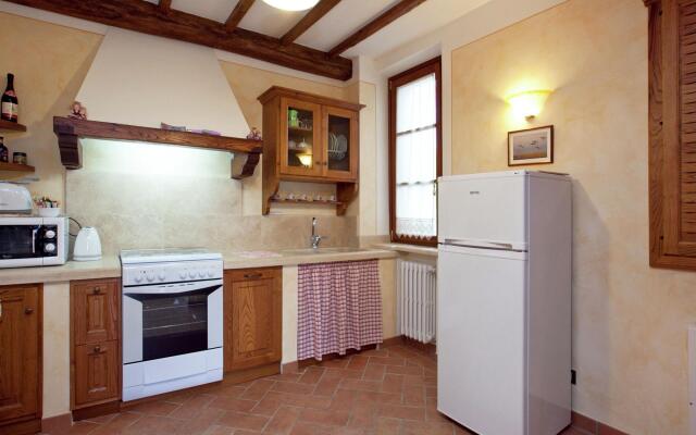 Spacious Cottage in Lucignano with Garden