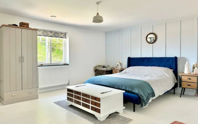 Seawynds Family Home With Far-reaching Sea Views