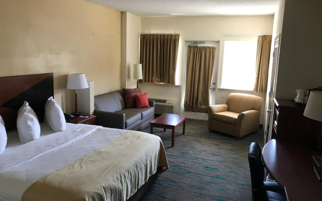Gateway Hotel & Suites, Ascend Hotel Collection