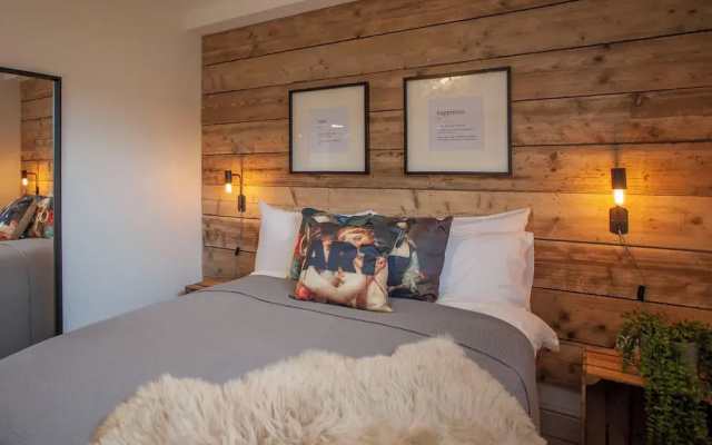 Higgihaus Cabot Mews Aparthotel