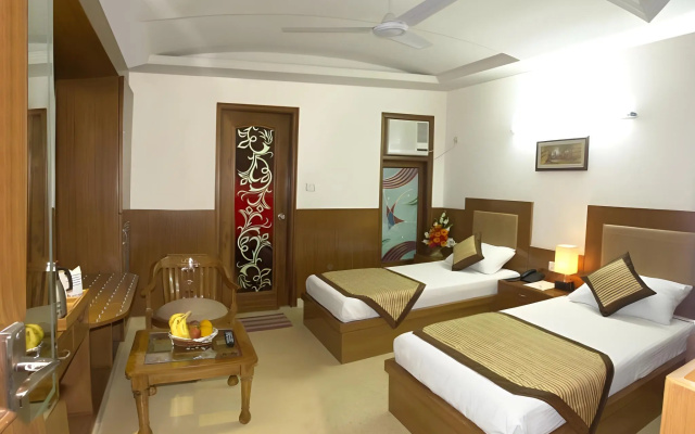 Hotel Apra Deluxe – Guest Rooms – Delhi