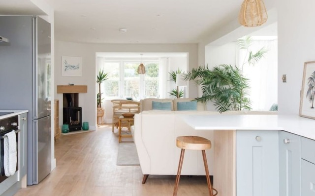 Mariners Stylish Beachside Getaway With Sea Views