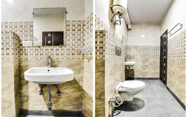 OYO 67465 Royal Continental