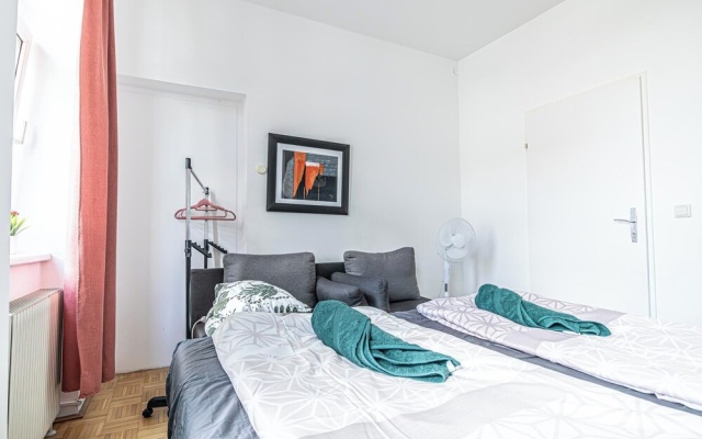 Comfy 4BR Apt Ideal for Groups Families