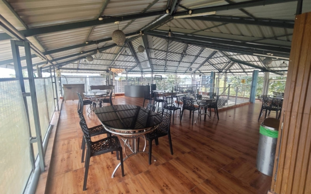 Holidayz by Stayz Royale Munnar - Misty & Sunrise Experience
