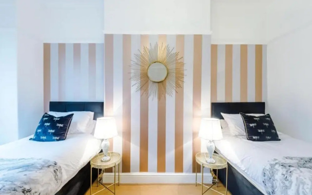 Spacious Bed Rest Stay in Salford City