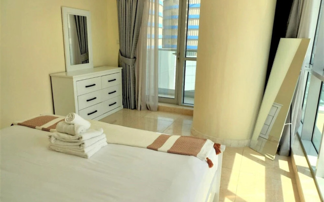 Gorgeous Business Bay Apartment with Balcony