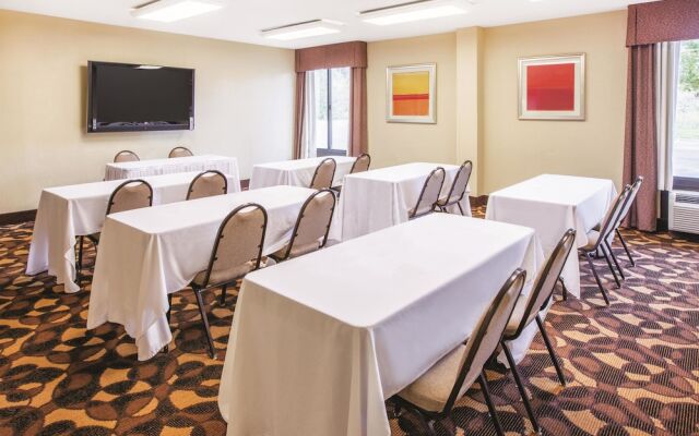 La Quinta Inn & Suites Canton