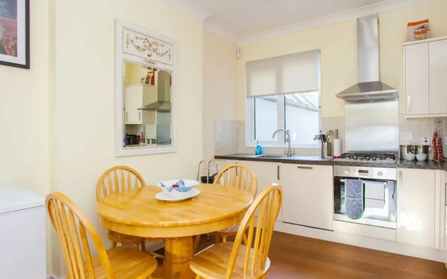 Peaceful 2 Bedroom Apartment in Affluent Fulham