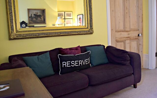 3 Bedroom Clapham Home With Patio
