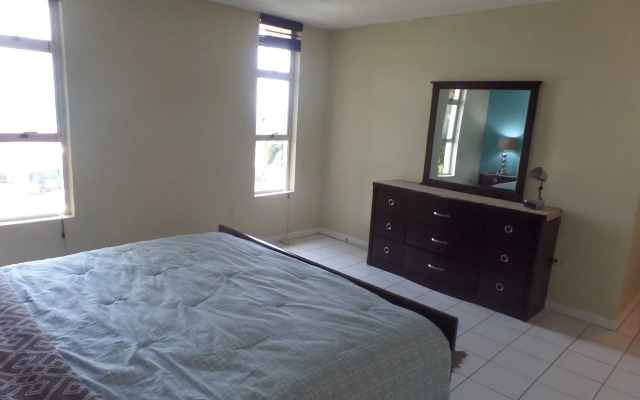 Skyclub Beach Suite at Mobay Club