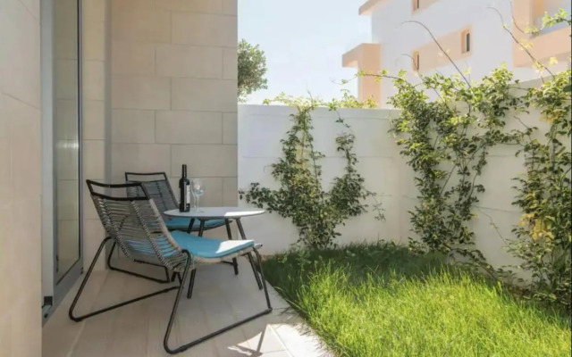 Modern Ocean Front Apartment