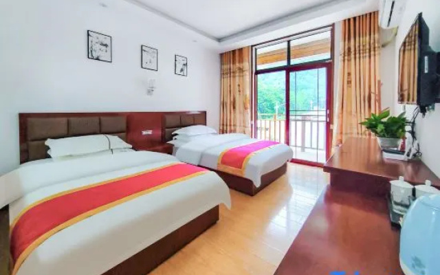 Shennongjia Lily Hotel (Dajiuhu Pingqian Ancient Town)