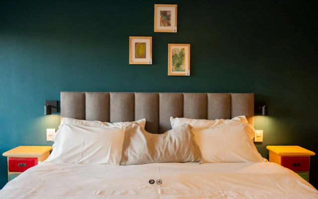 Peninsula Petit Hotel