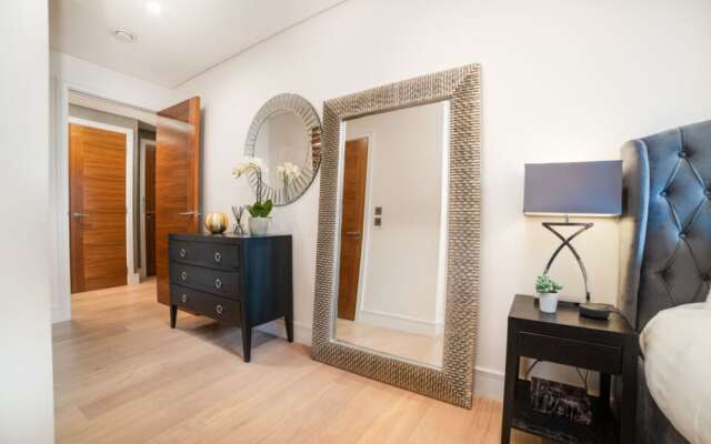 Stunning Modern Apartment Close to Hyde Park by Underthedoormat