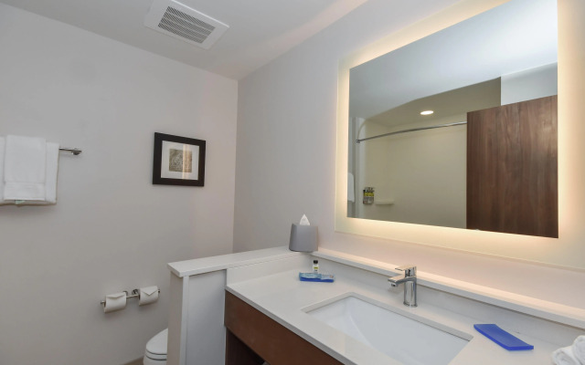 Holiday Inn Express & Suites Charlotte - Ballantyne by IHG