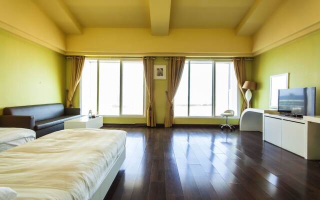 Pine Beach Hotel