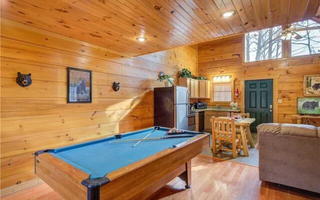 Bearadise 1 Bedroom Home with Hot Tub