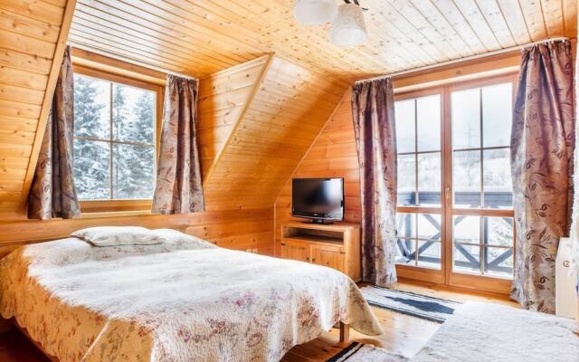 Beautiful Large Villa in Tylmanowa