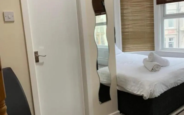 OYO Wave Crest Hotel