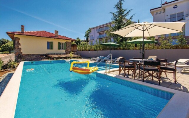 Amazing Home in Icici With Wifi and 5 Bedrooms