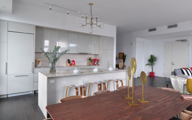 Tour des Canadiens Penthouse by Hometrotting