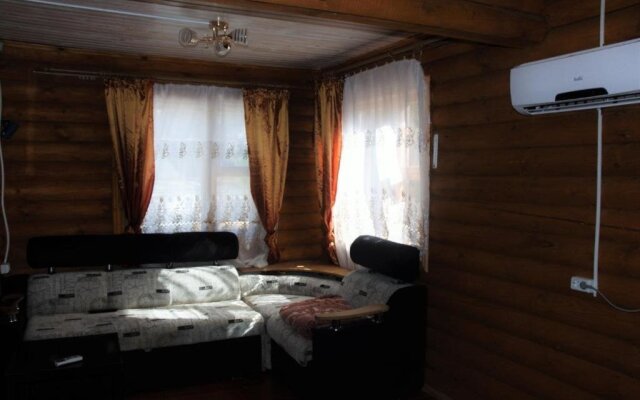 Guest house on Bolnichnyi 11