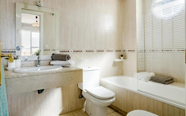 LCR4- Large 3 bed apt close to beaches